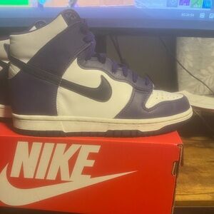 Size 5y used Nike dunks